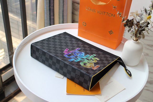 lv手包 N60308原單 多功能Pochette Voyage中號手袋 lv男士手拿包  lvqb1820